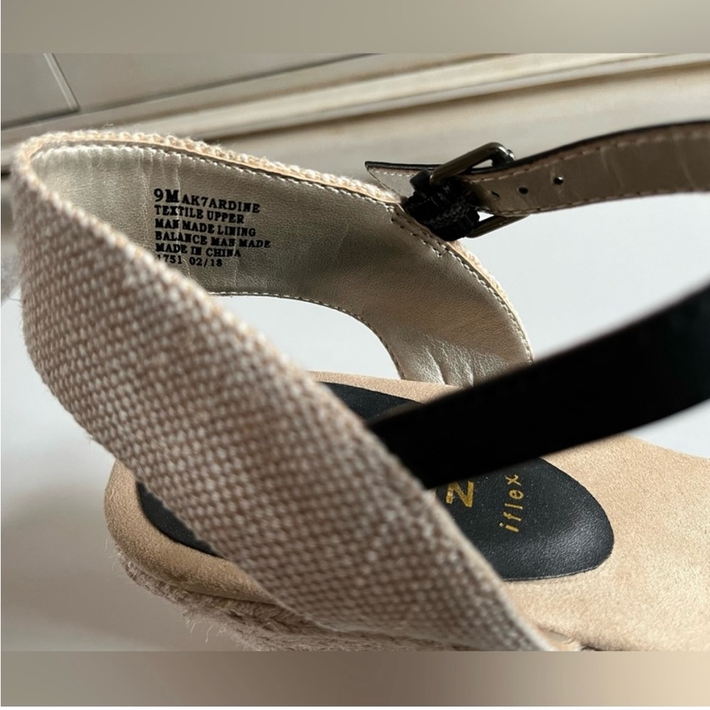ANNE KLEIN IFLEX WEDGE SANDALS WOMENS
SIZE 9M -black & white gingham check - Picture 6 of 10